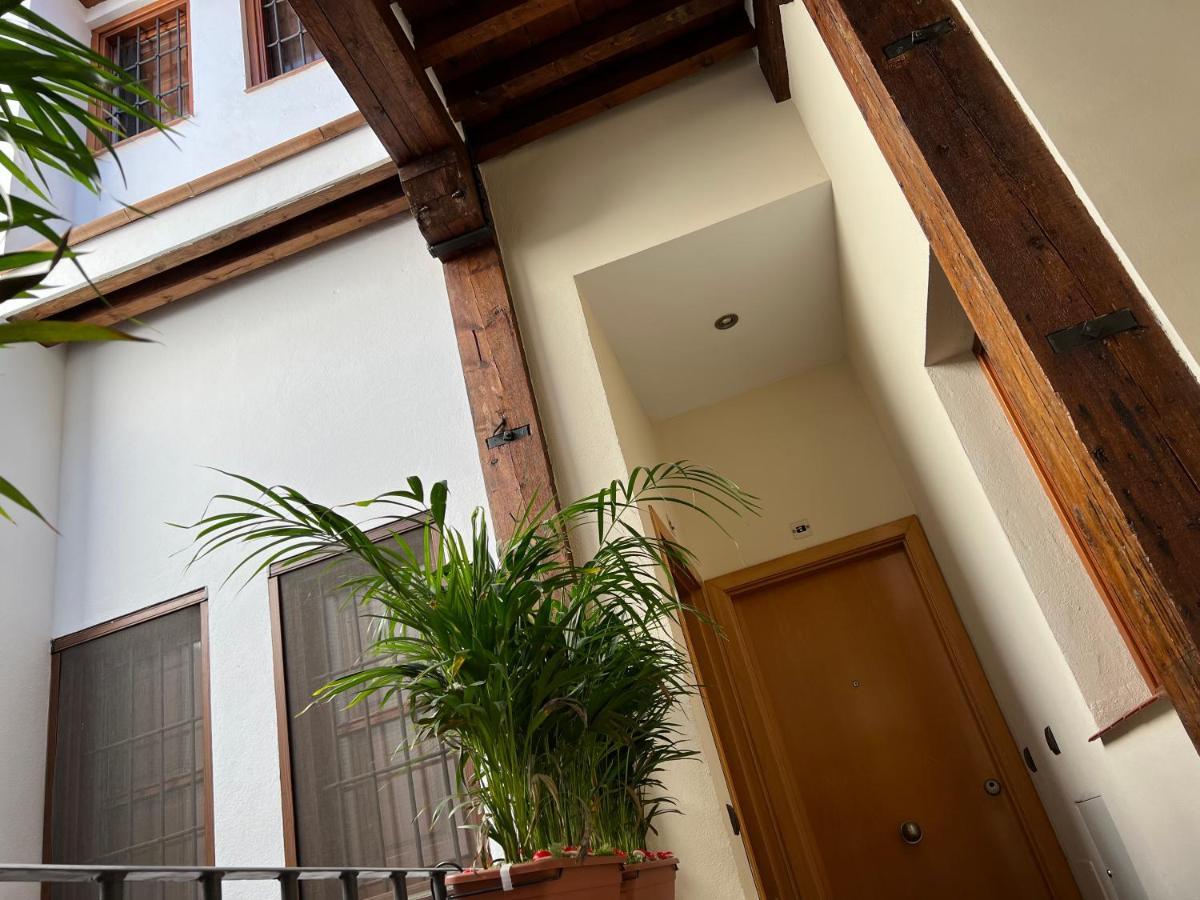 Amazing Apartment In Malaga Oldtown Calle Carreteria Free Wifi&Ac Luaran gambar